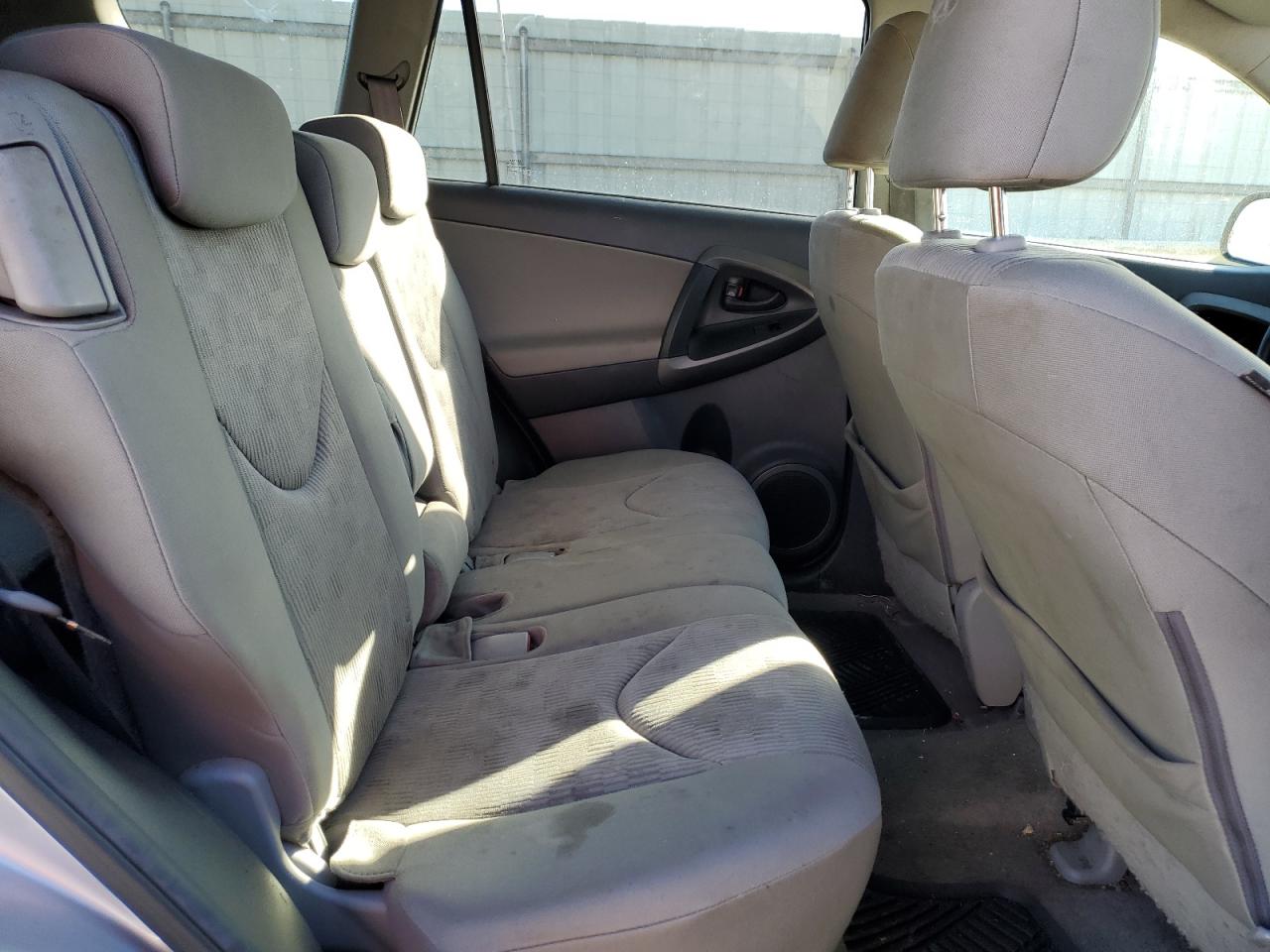 2010 Toyota RAV 4 - Image 11
