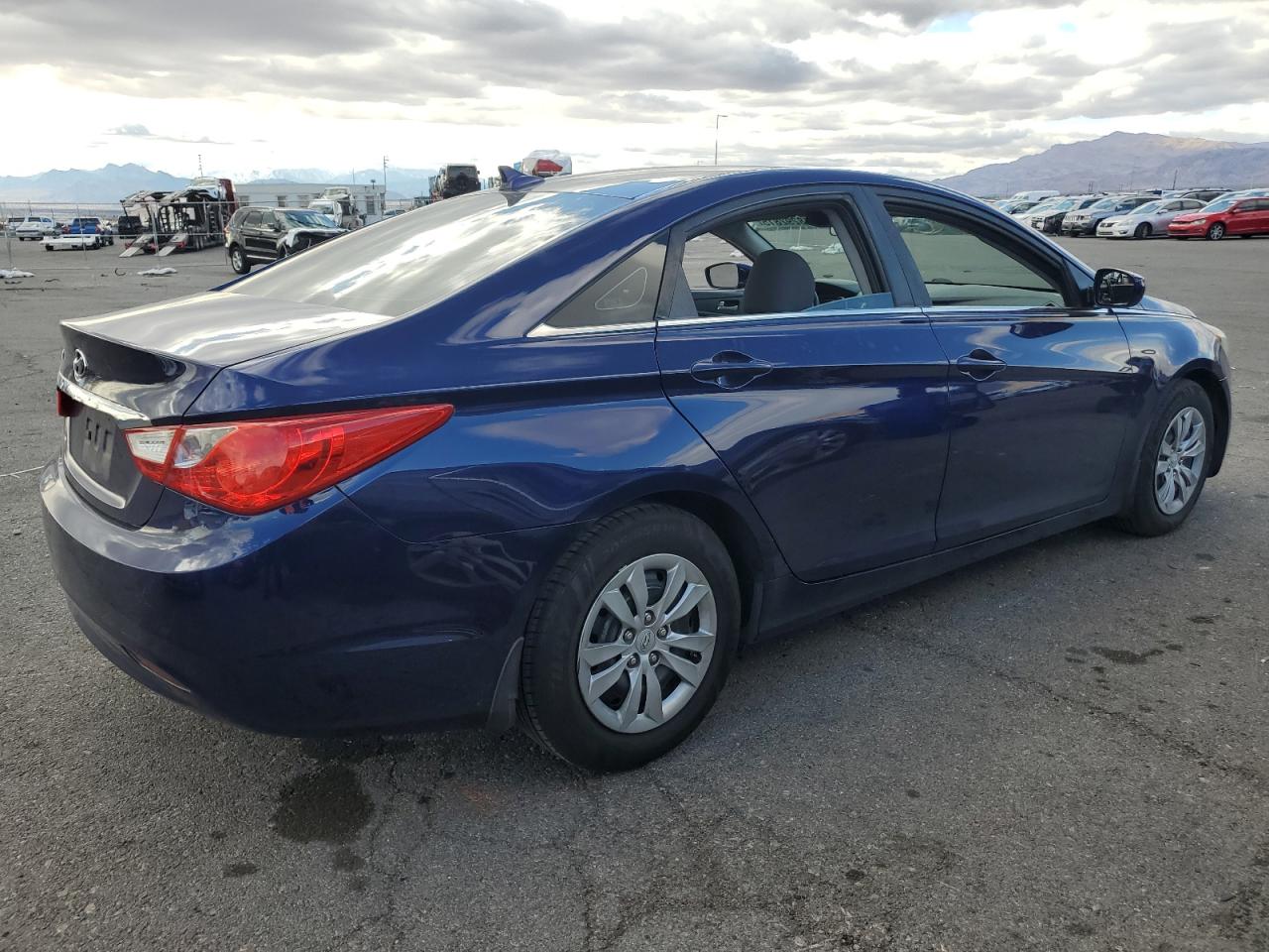2011 Hyundai Sonata - Image 3