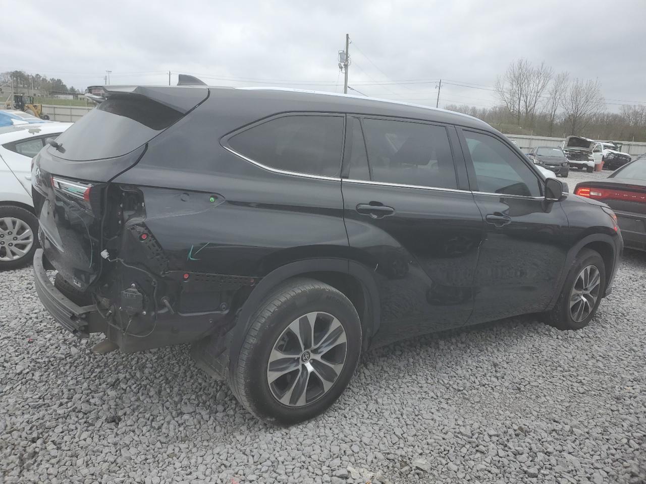 2021 Toyota Highlander - Image 3