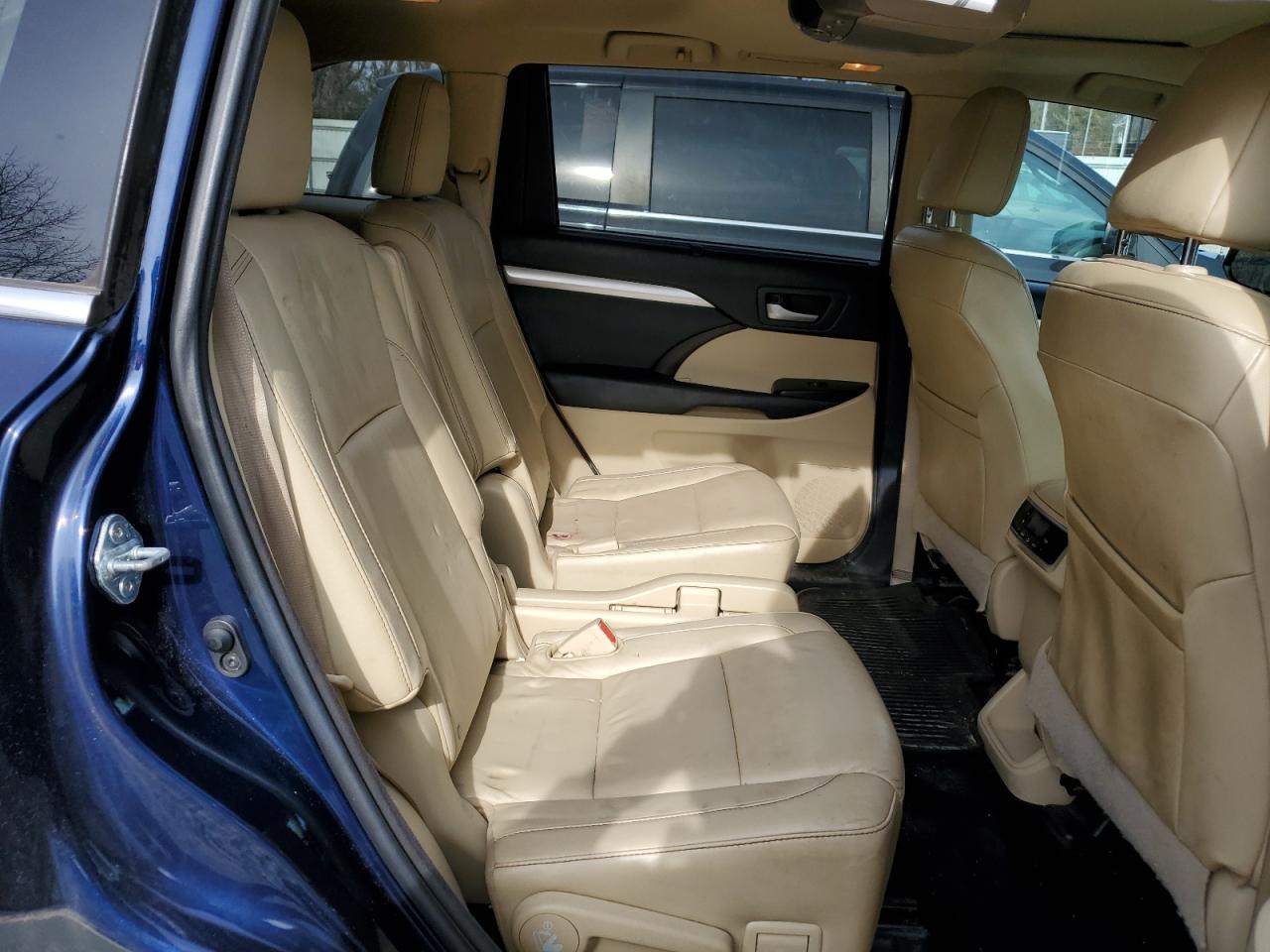 2015 Toyota Highlander - Image 11