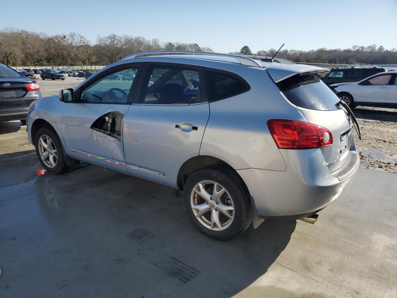2011 Nissan Rogue - Image 2
