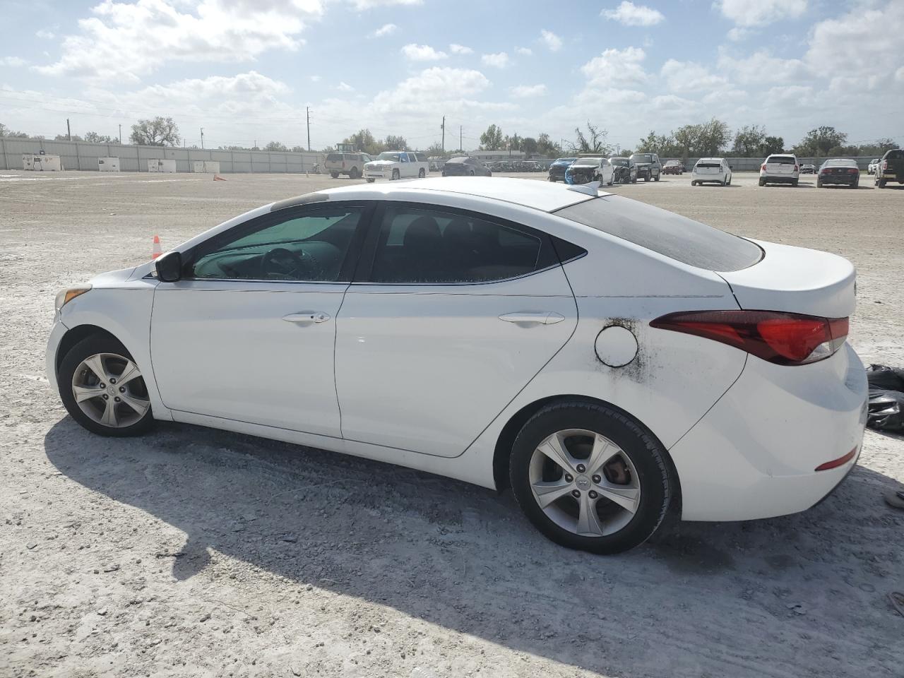 2016 Hyundai Elantra - Image 2