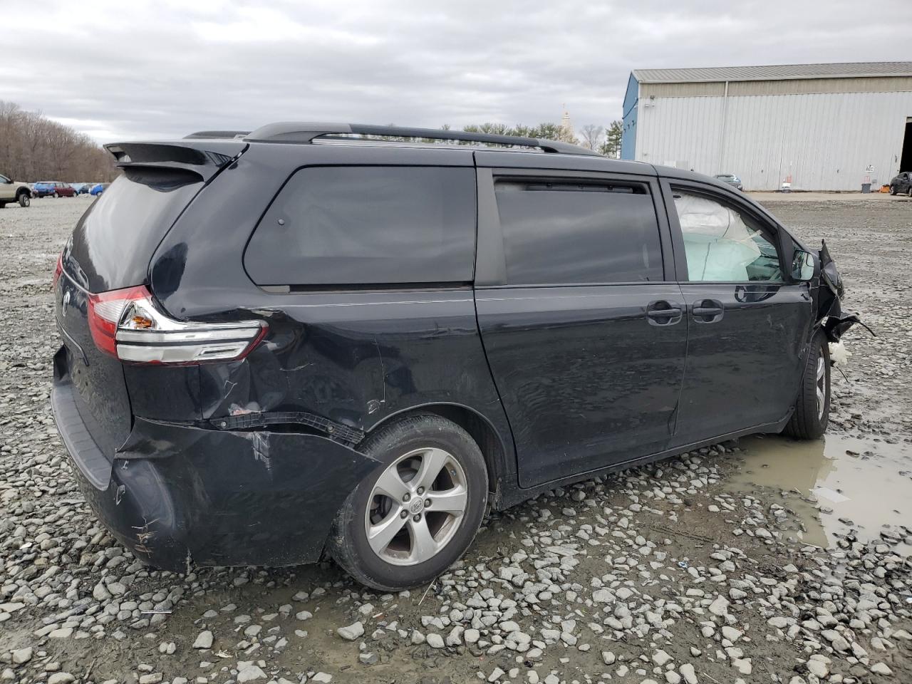 2015 Toyota Sienna - Image 3
