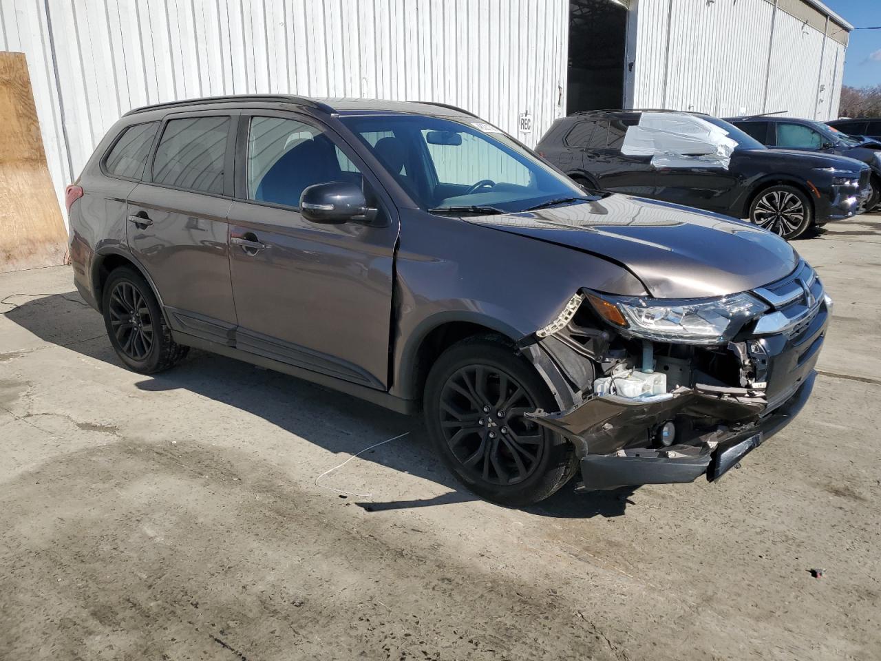 2018 Mitsubishi Outlander - Image 4