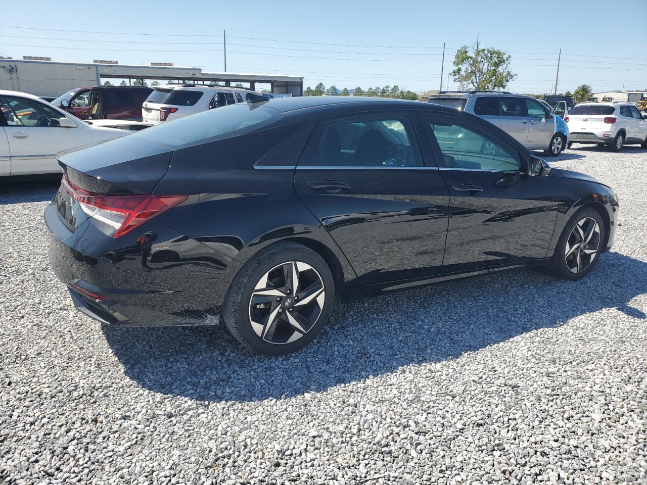 2022 Hyundai Elantra - Image 3