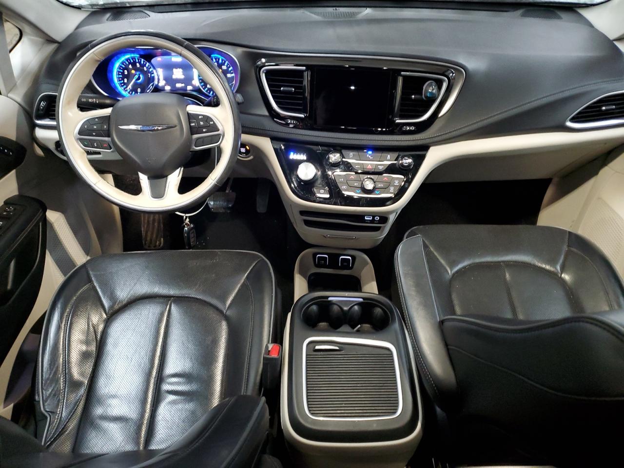 2019 Chrysler Pacifica - Image 8