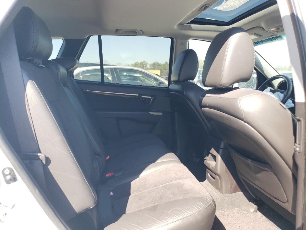 2010 Hyundai Santa Fe - Image 11
