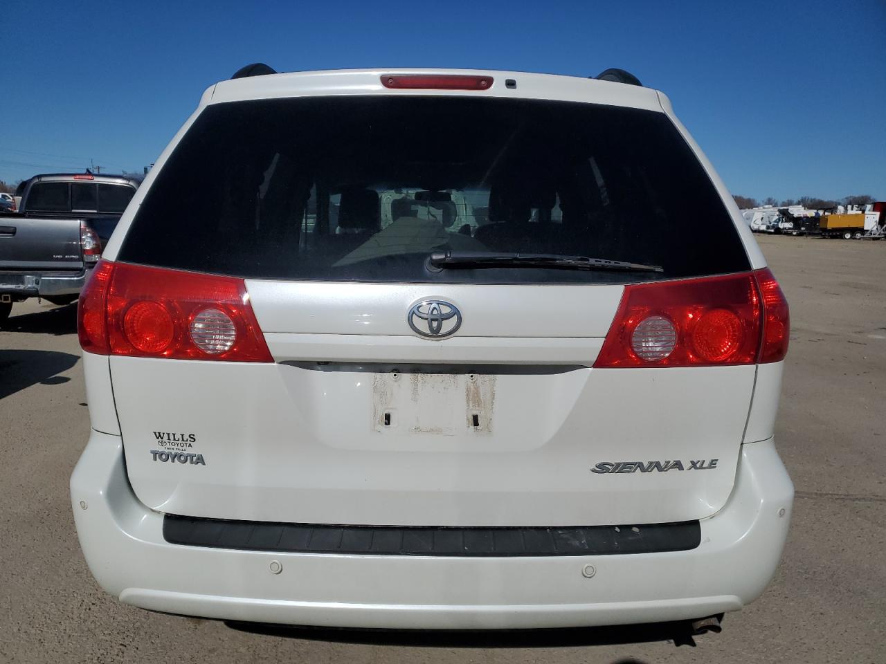 2010 Toyota Sienna - Image 6