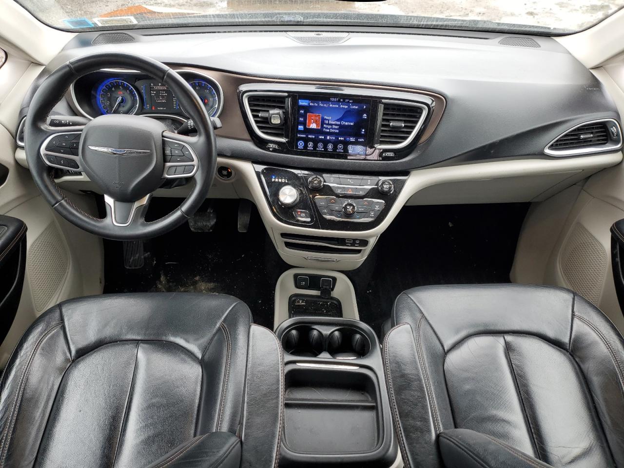 2017 Chrysler Pacifica - Image 8