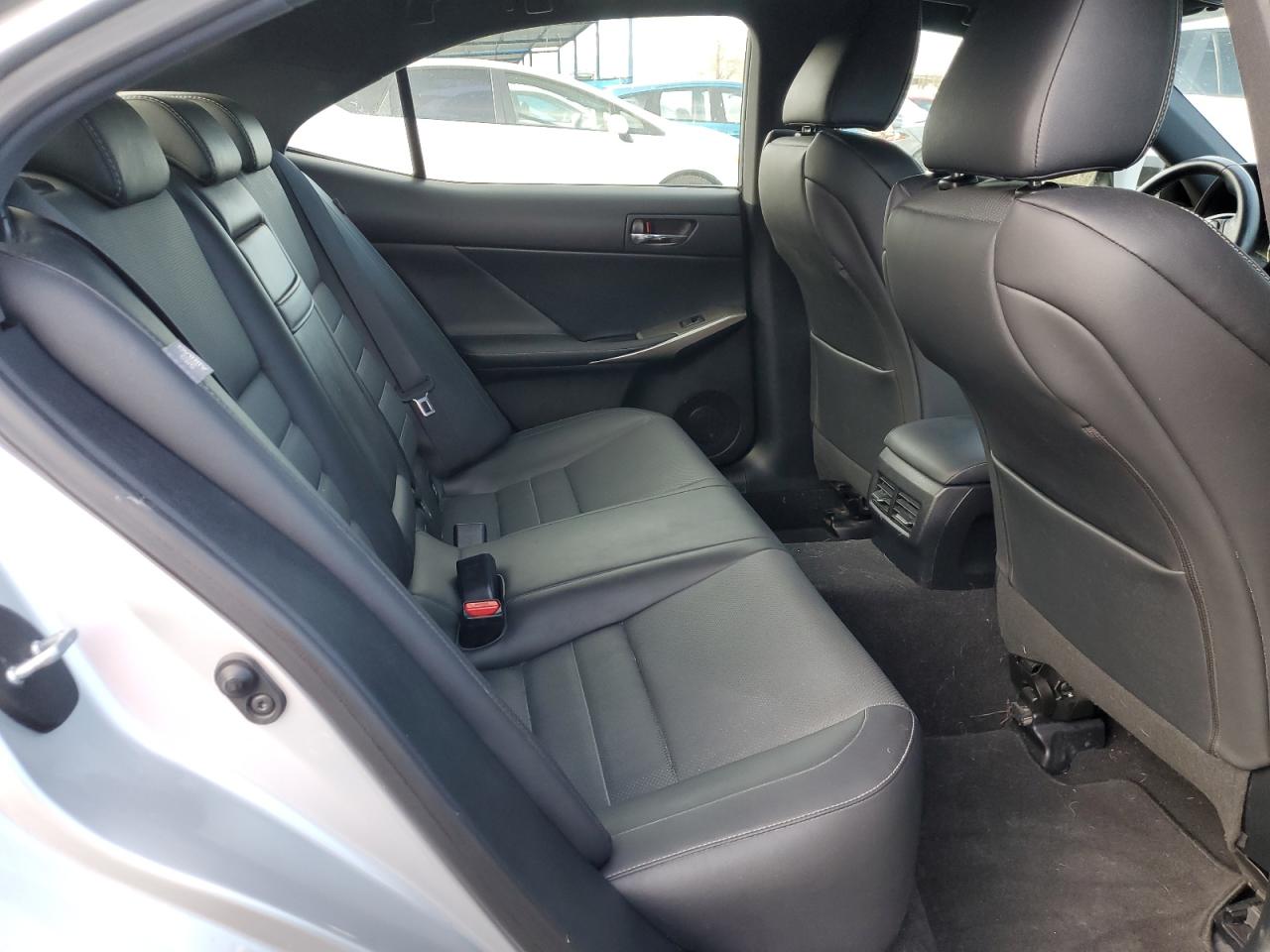 2015 Lexus IS - Image 10