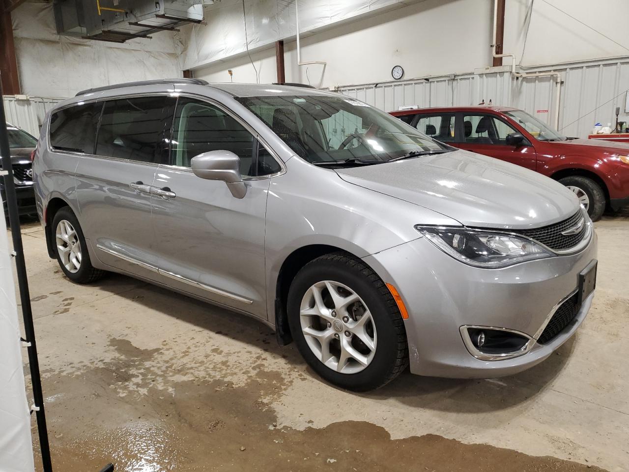 2017 Chrysler Pacifica - Image 4
