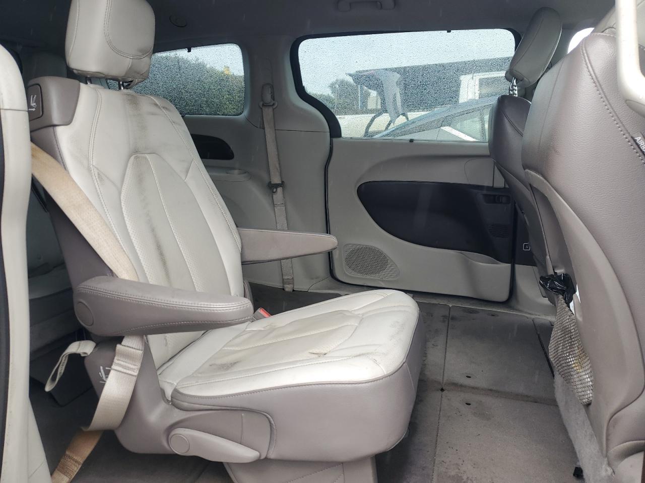 2019 Chrysler Pacifica - Image 11