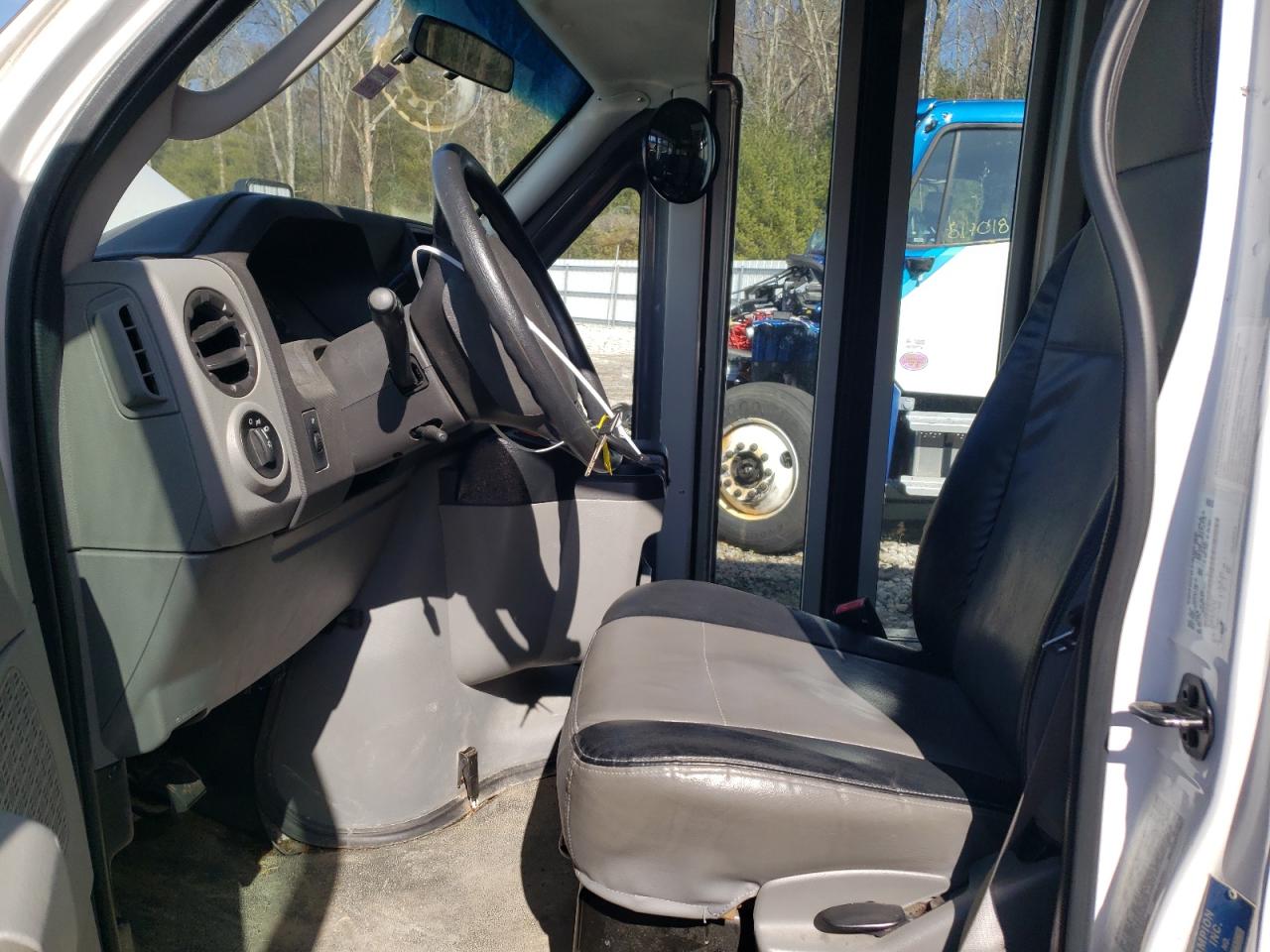 2015 Ford Econoline - Image 5