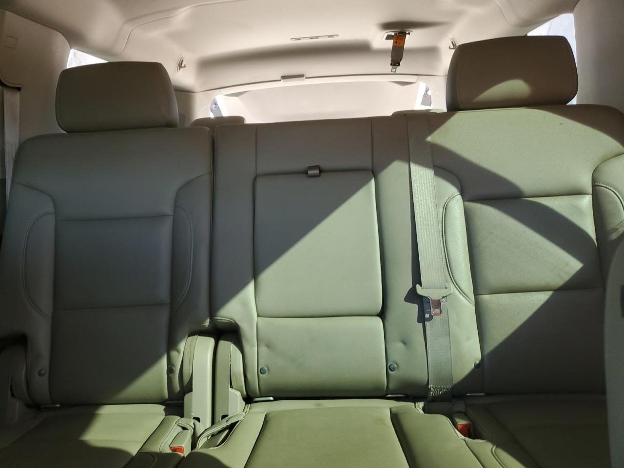 2015 Chevrolet Suburban - Image 10