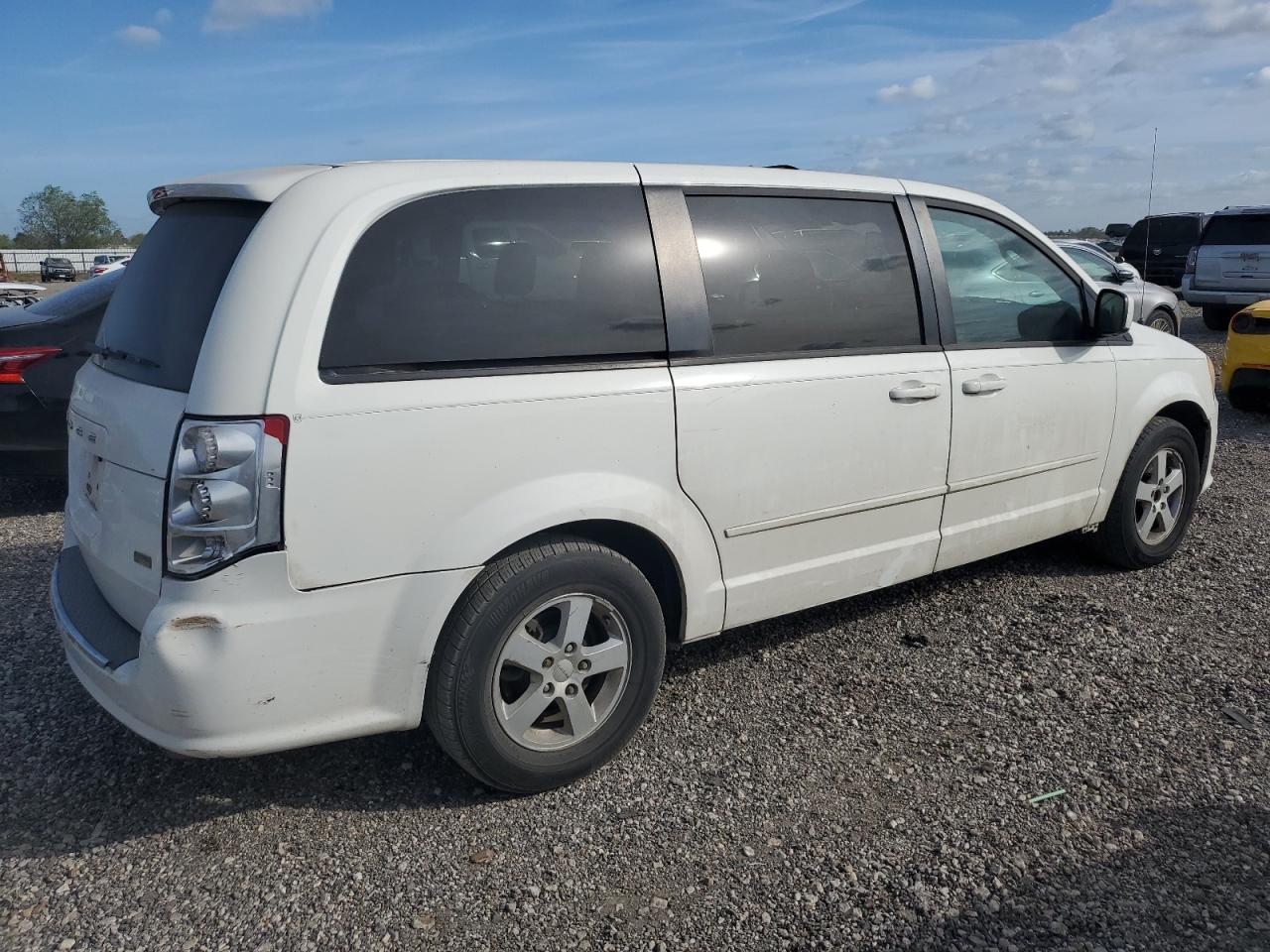 2013 Dodge Caravan - Image 3