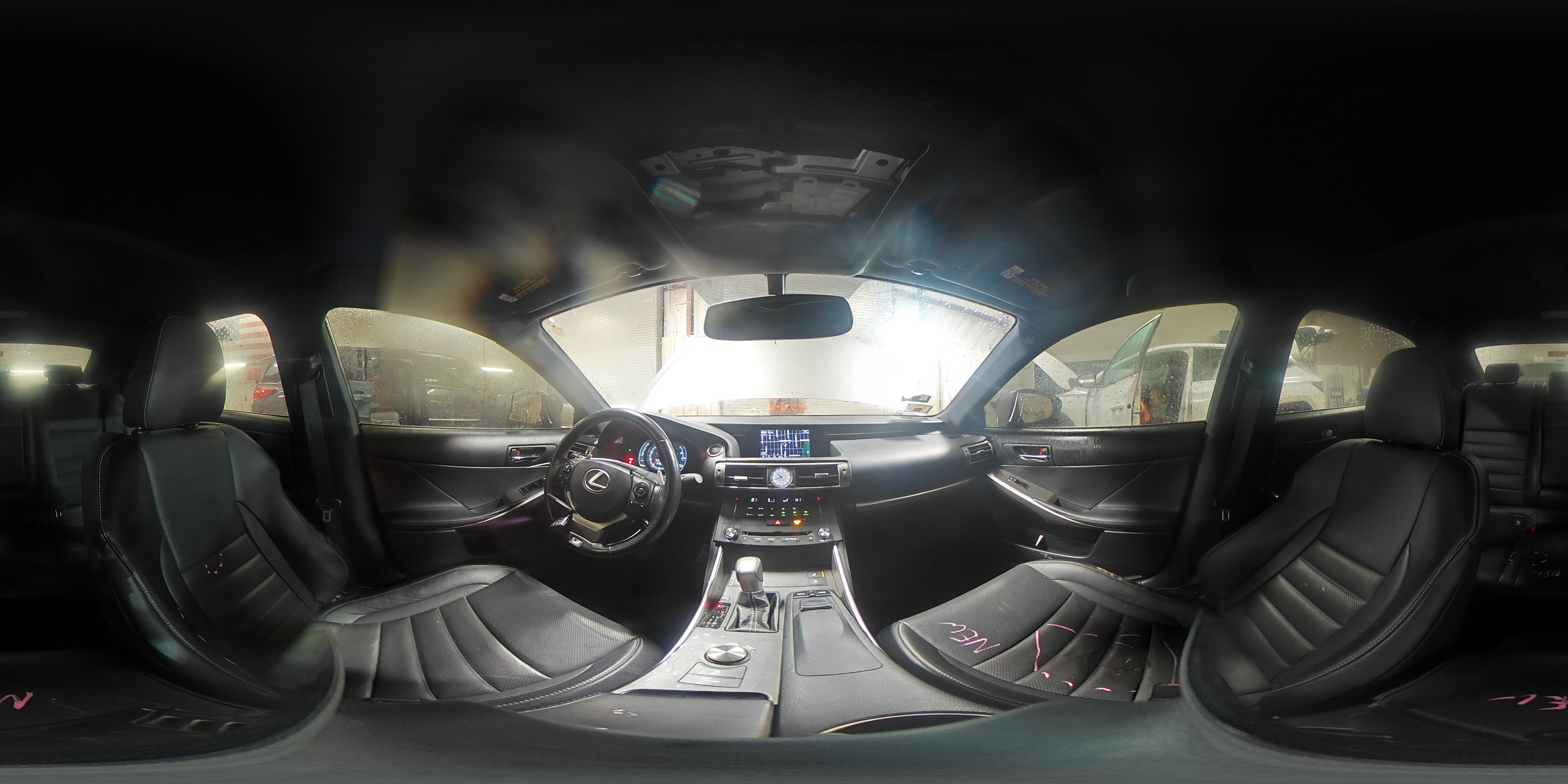 2016 Lexus IS - Image 14