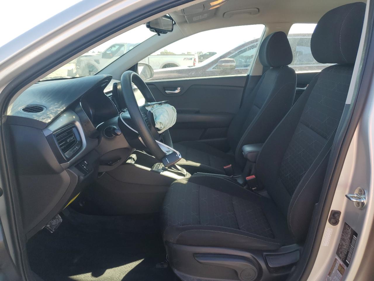 2022 Kia Rio - Image 7