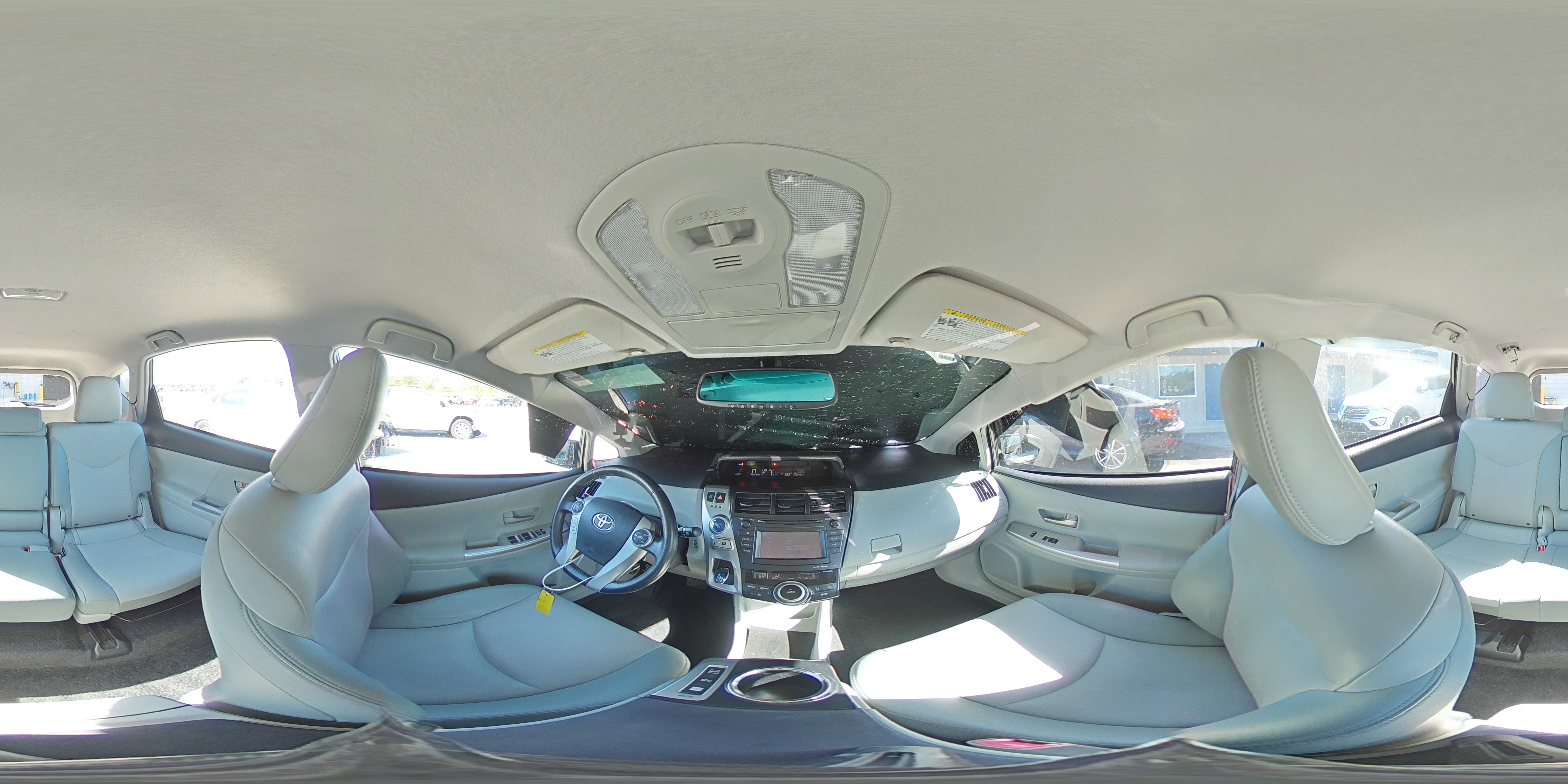 2014 Toyota Prius - Image 14