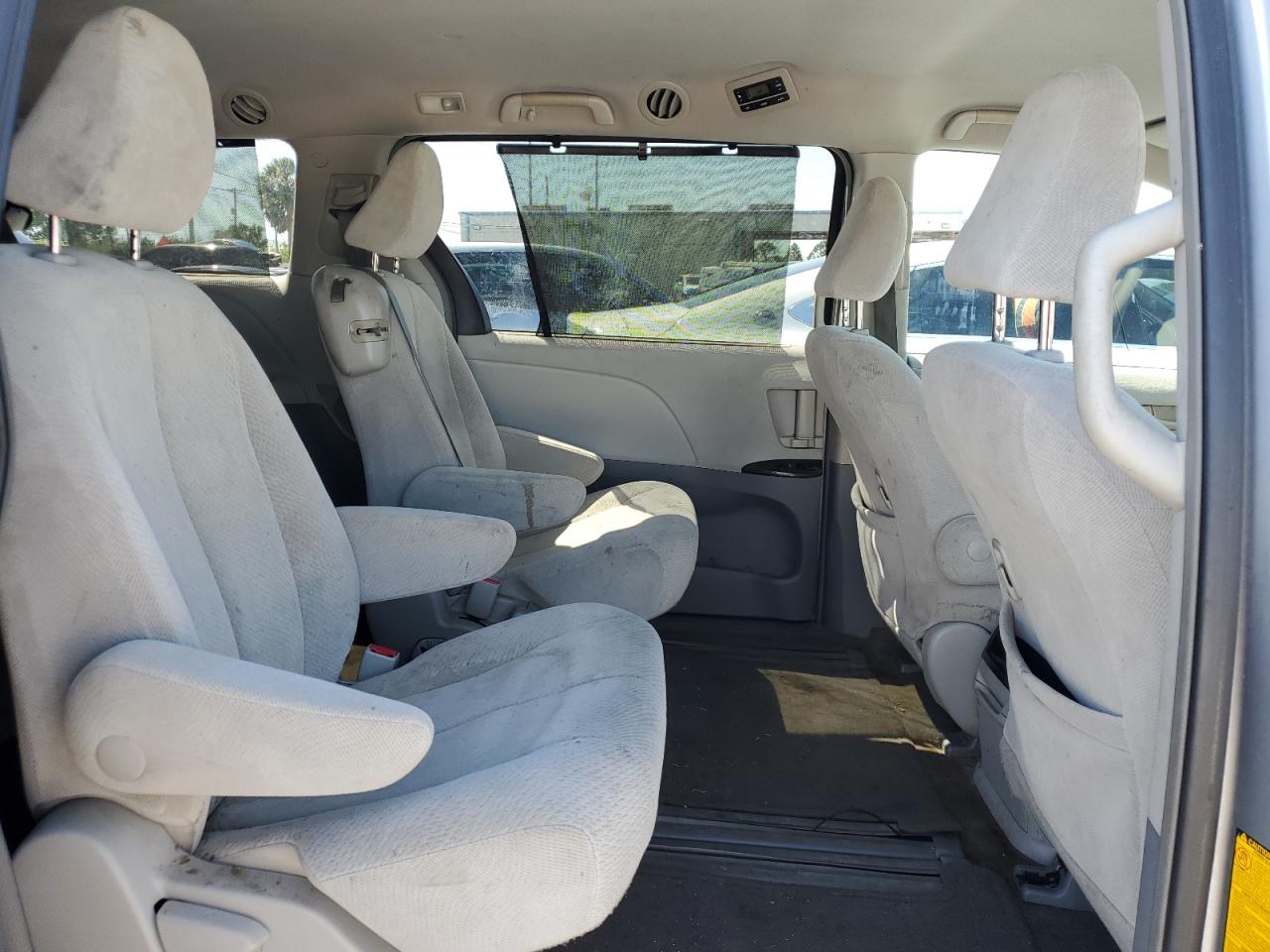 2013 Toyota Sienna - Image 11