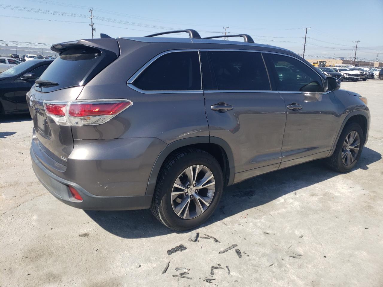 2015 Toyota Highlander - Image 3