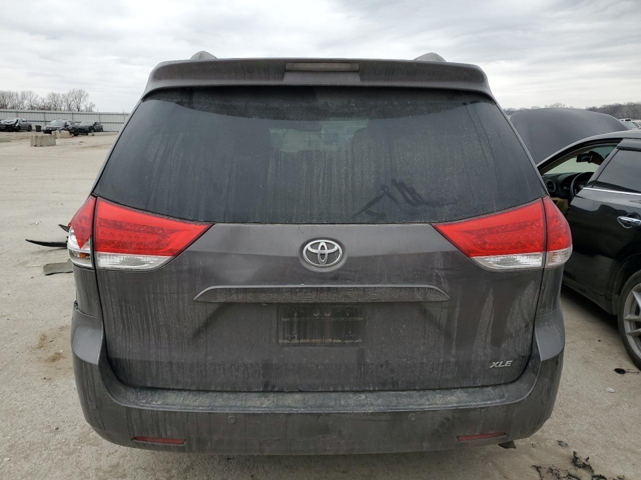 2012 Toyota Sienna - Image 6