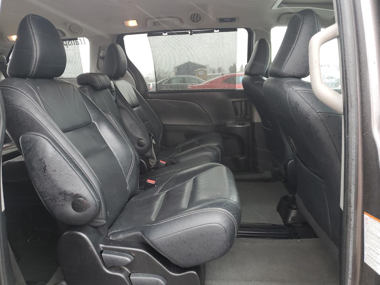 2015 Toyota Sienna - Image 11