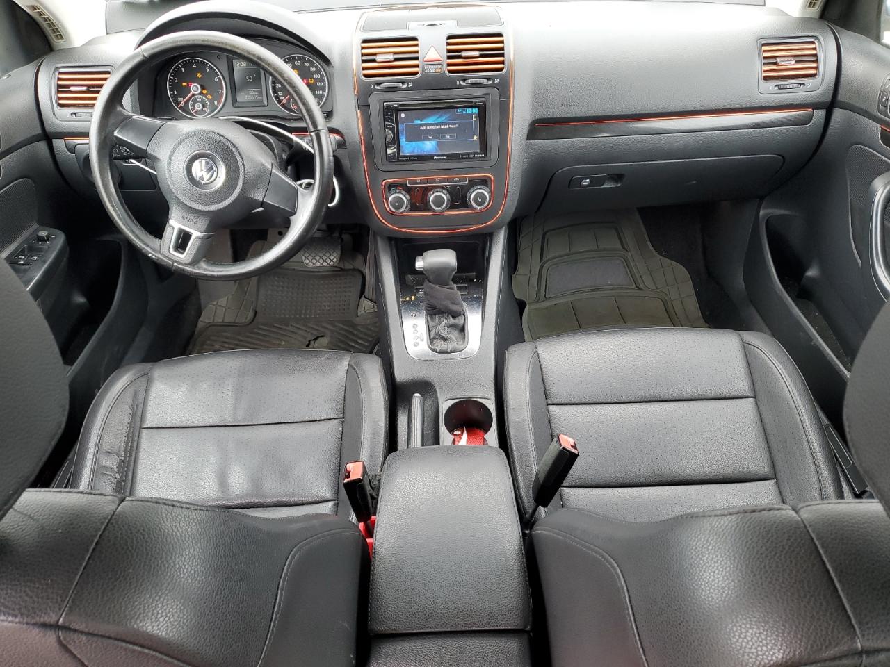 2010 Volkswagen Jetta - Image 8