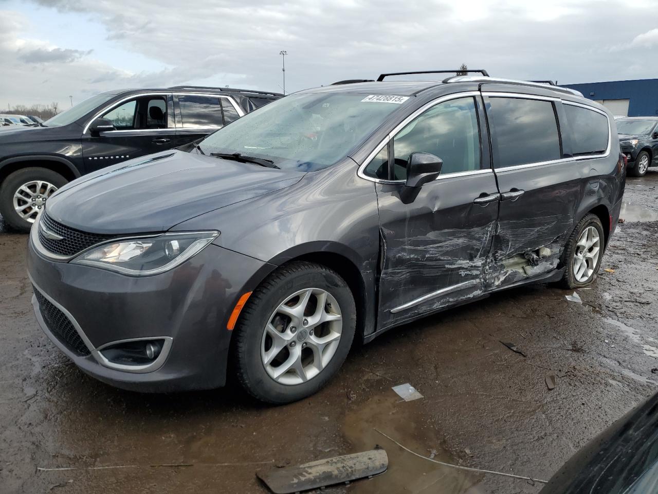 2018 Chrysler Pacifica - Image 1