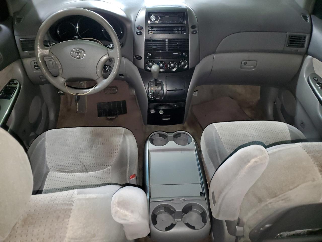 2008 Toyota Sienna - Image 8