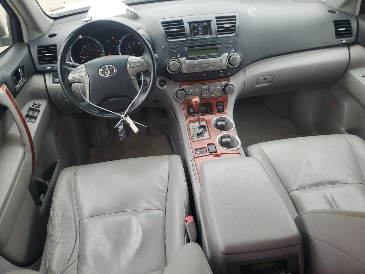 2010 Toyota Highlander - Image 8