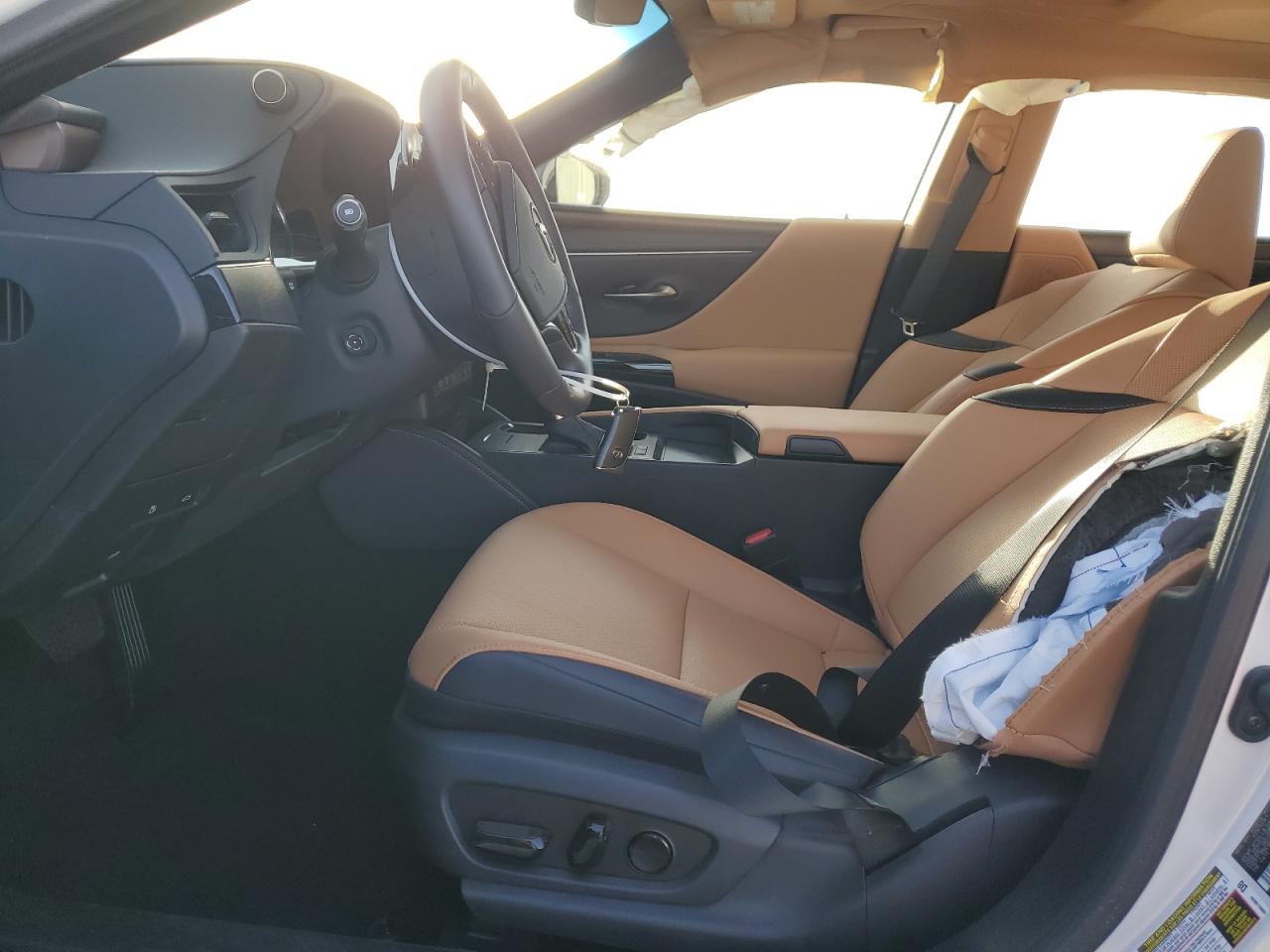 2024 Lexus ES - Image 7