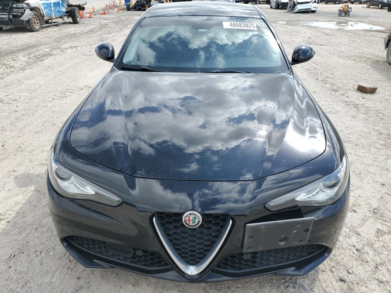 2019 Alfa Romeo Giulia - Image 5