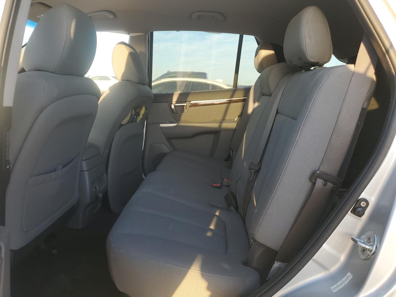 2010 Hyundai Santa Fe - Image 11
