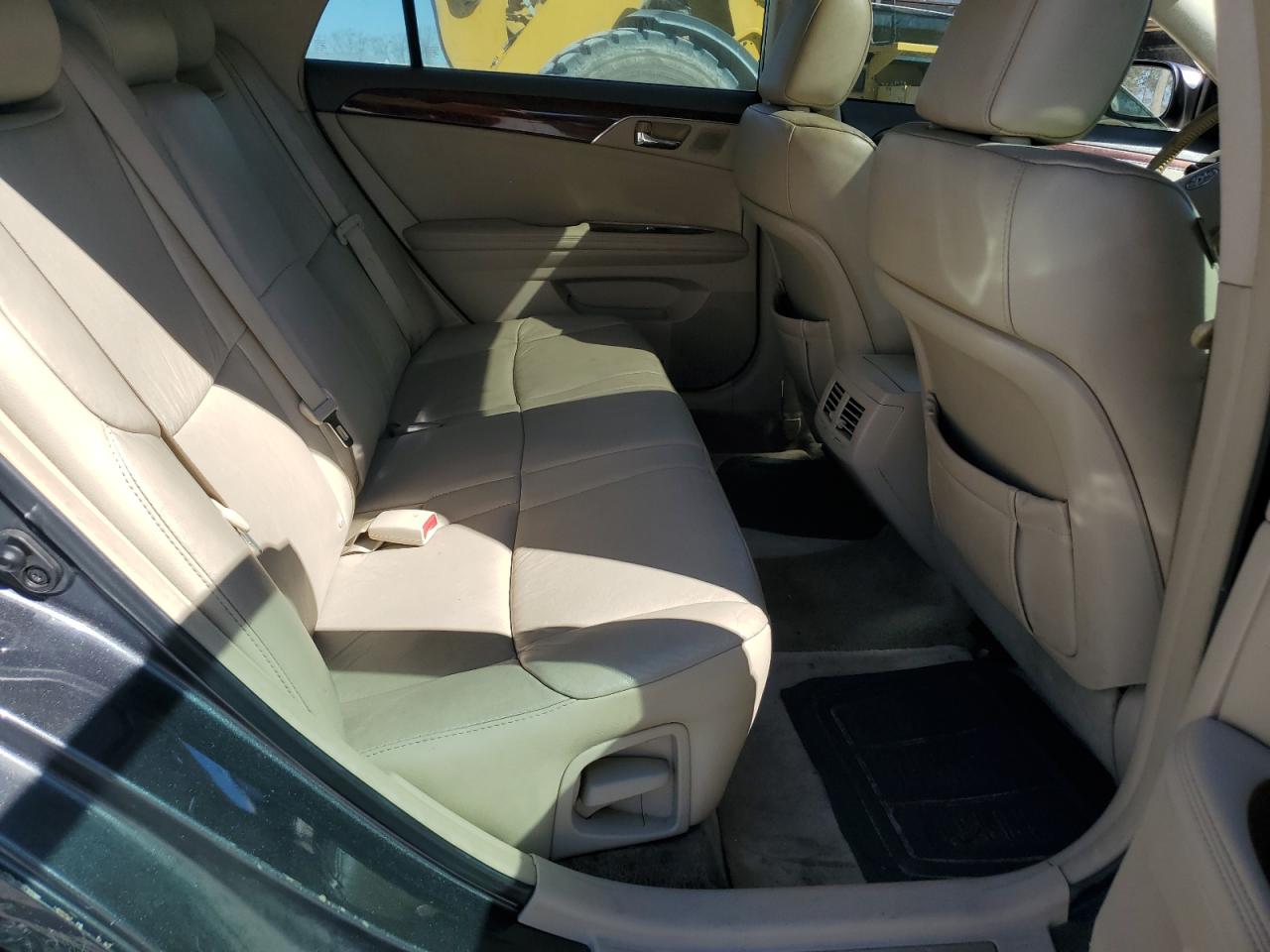 2010 Toyota Avalon - Image 10