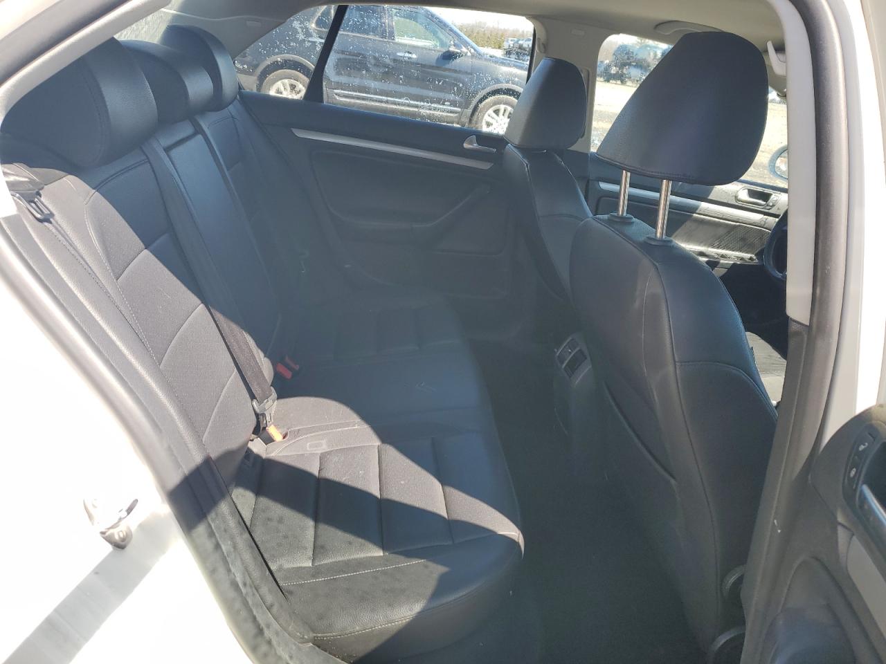 2010 Volkswagen Jetta - Image 10