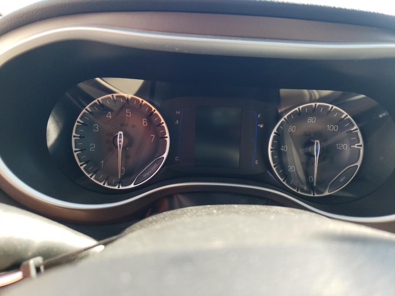 2017 Chrysler Pacifica - Image 9