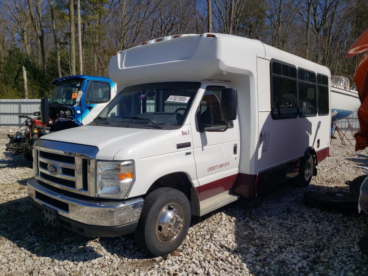 2015 Ford Econoline - Image 2