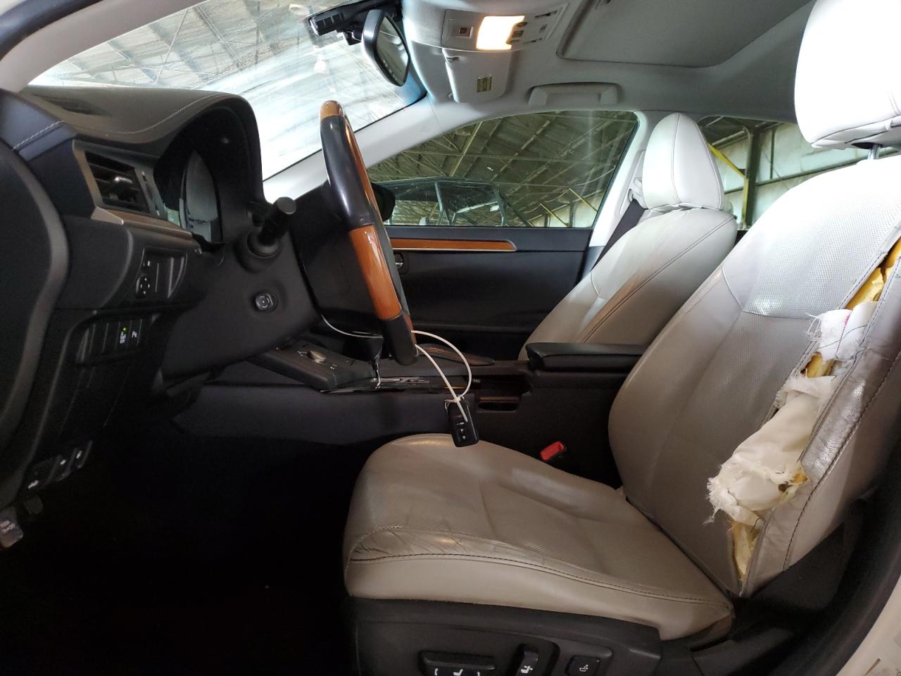 2013 Lexus ES - Image 7