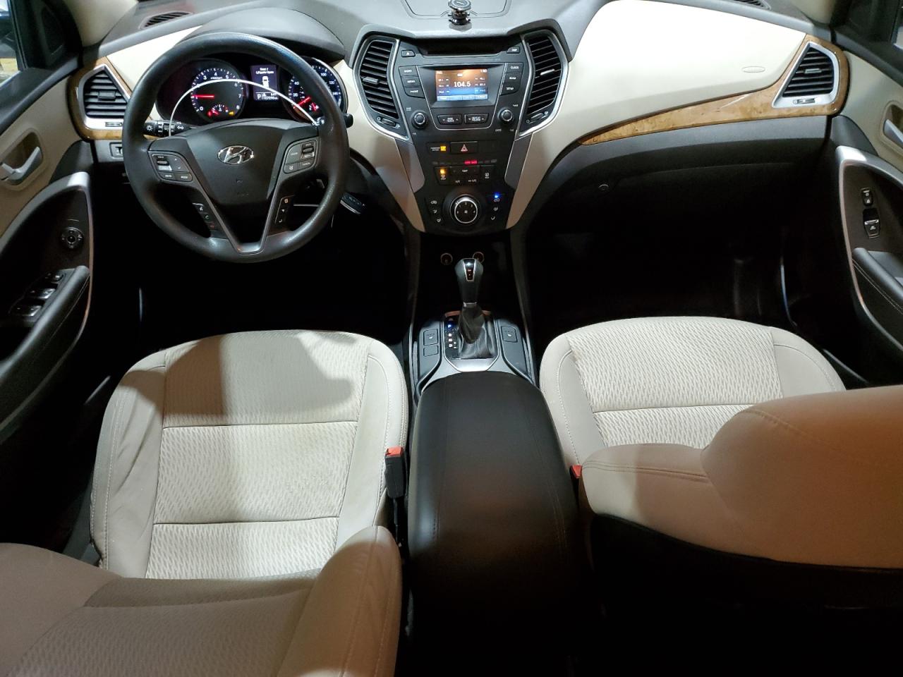 2016 Hyundai Santa Fe - Image 8