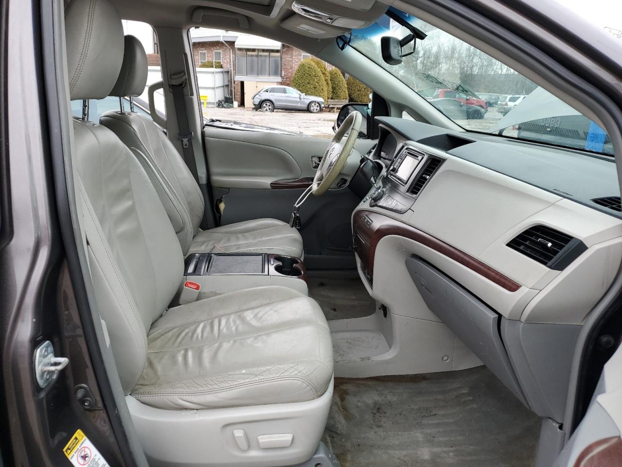 2013 Toyota Sienna - Image 7