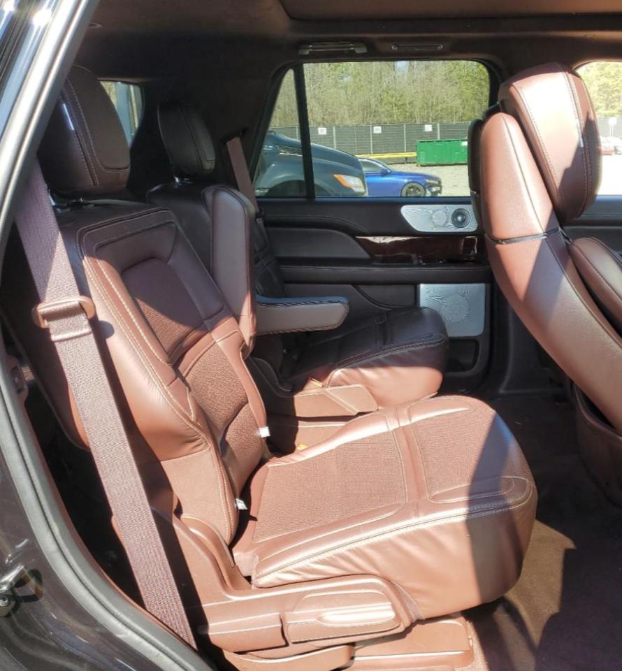 2021 Lincoln Navigator - Image 12
