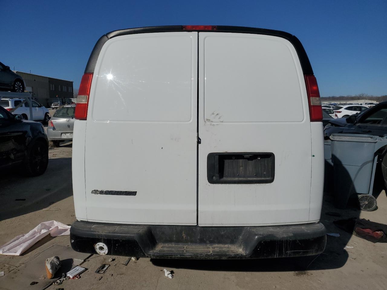 2009 Chevrolet Express - Image 6