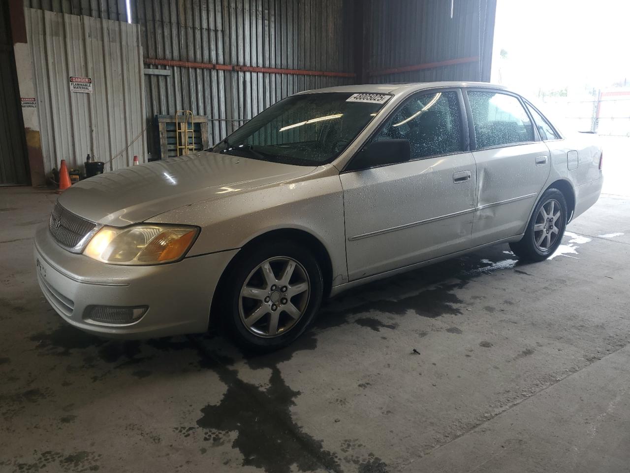 2000 Toyota Avalon - Image 1
