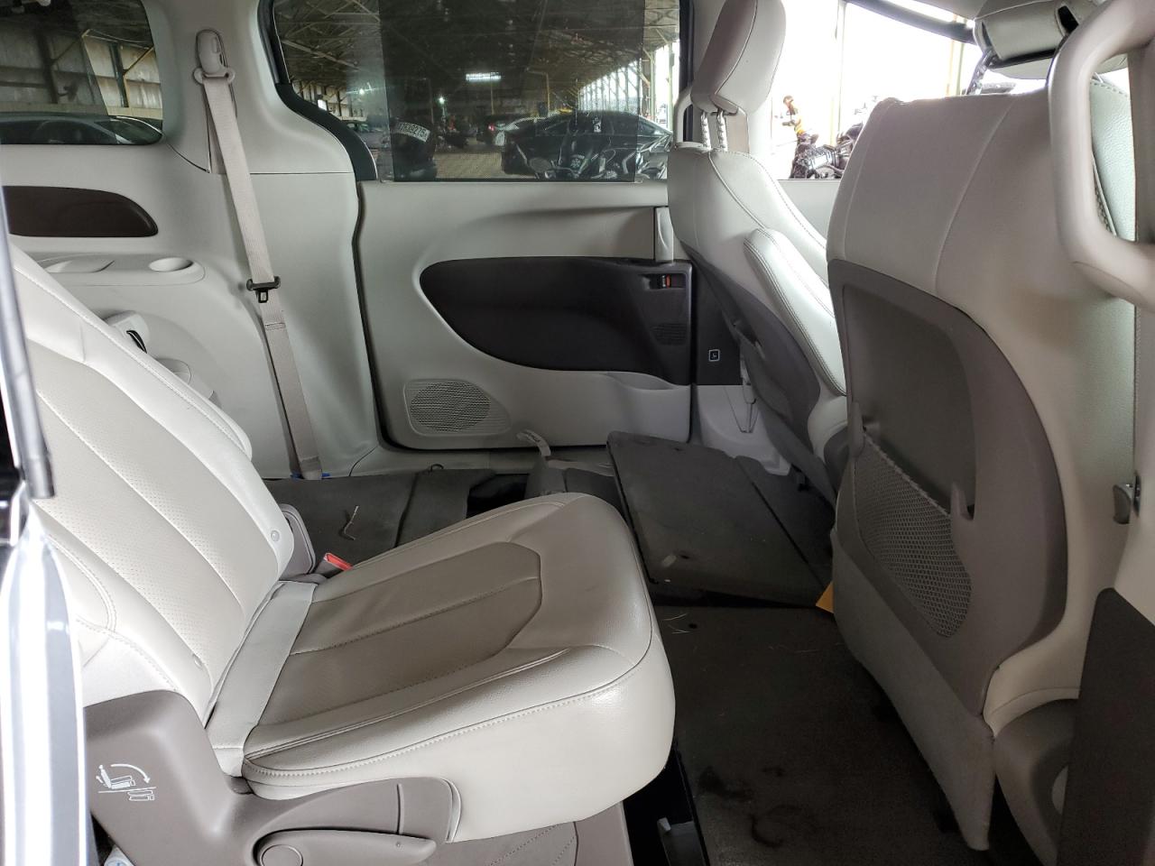 2020 Chrysler Pacifica - Image 11