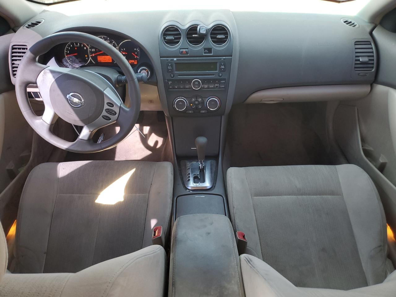 2010 Nissan Altima - Image 8