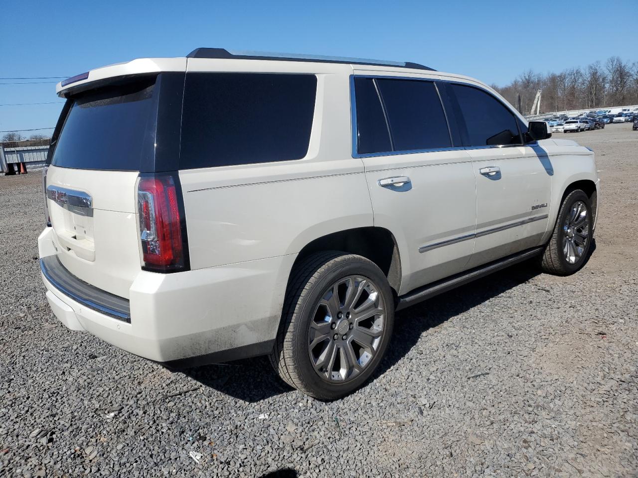 2015 GMC Yukon - Image 3