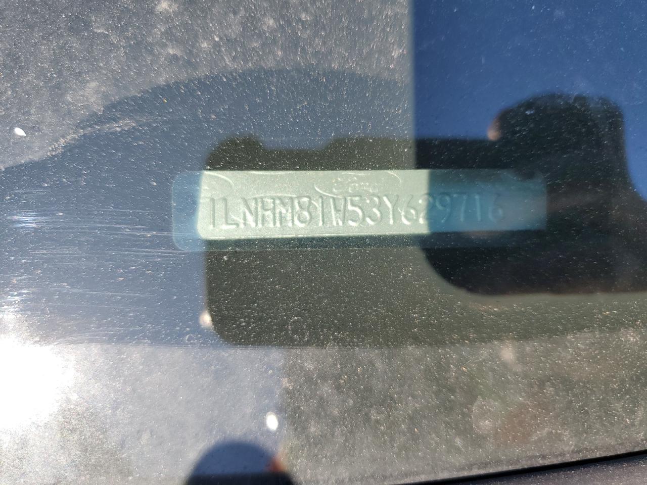 2003 Lincoln Town Car - Image 14