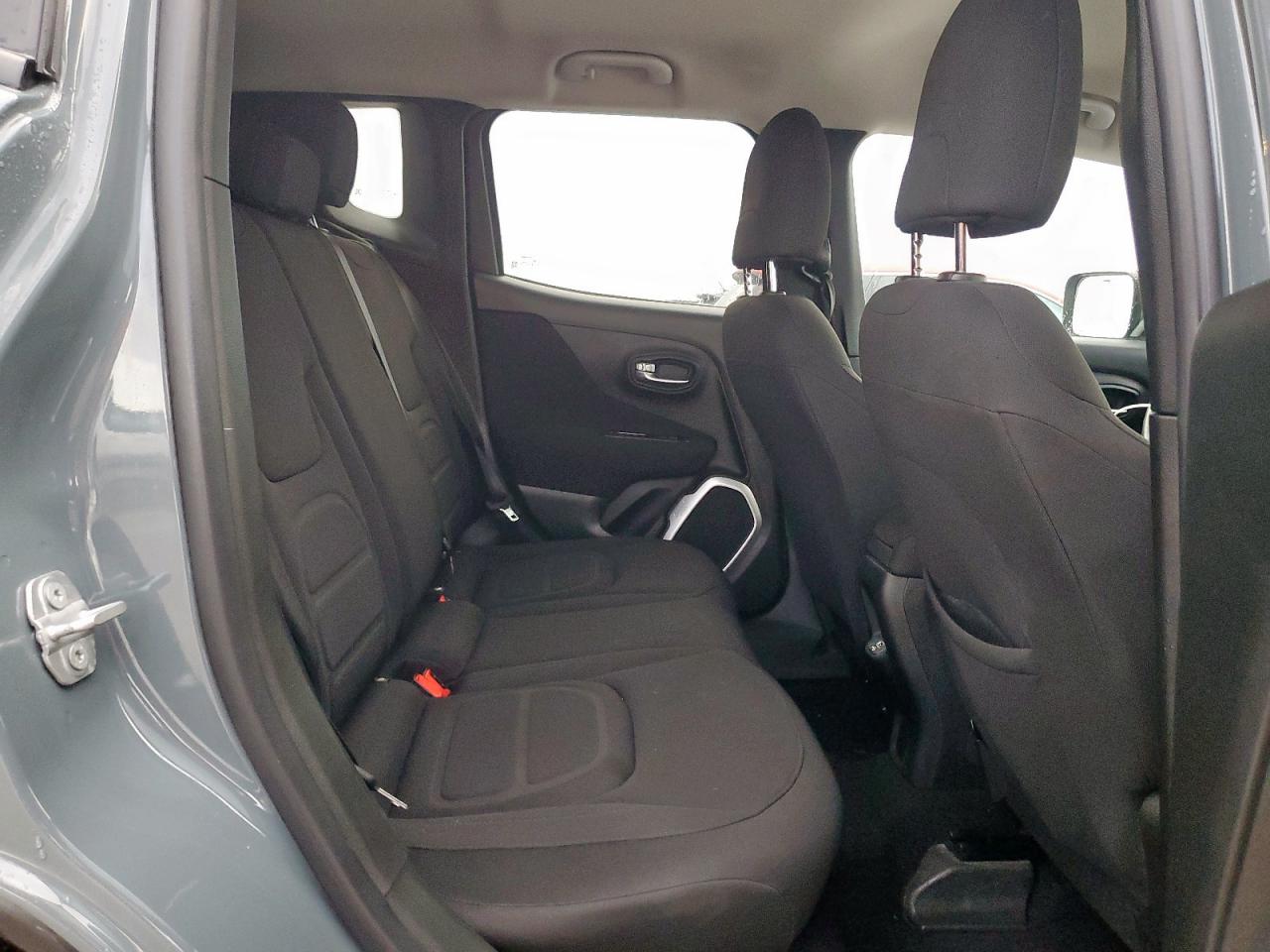 2018 Jeep Renegade - Image 10