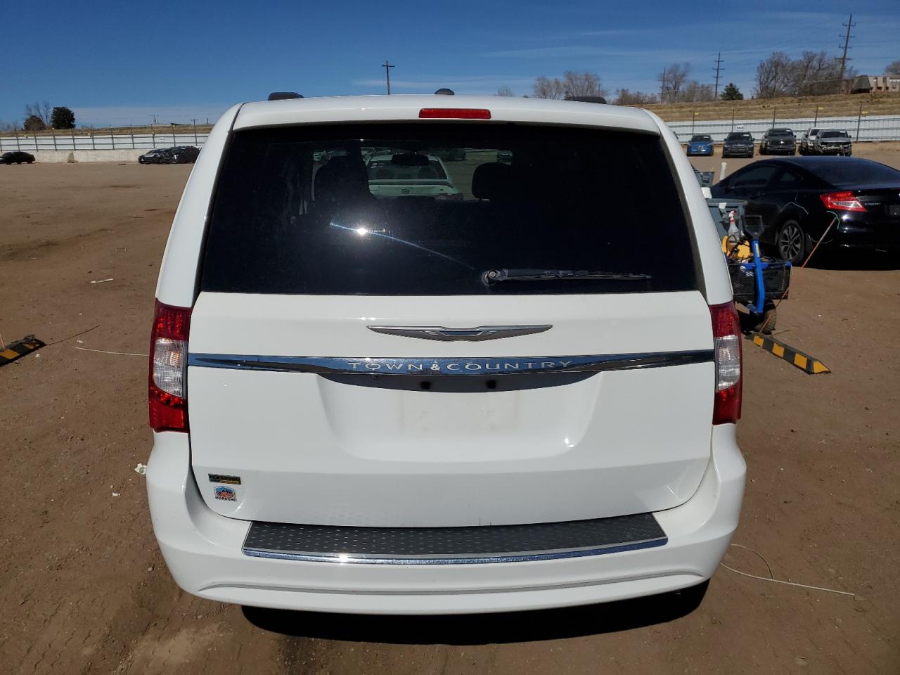 2016 Chrysler Town & Country - Image 6
