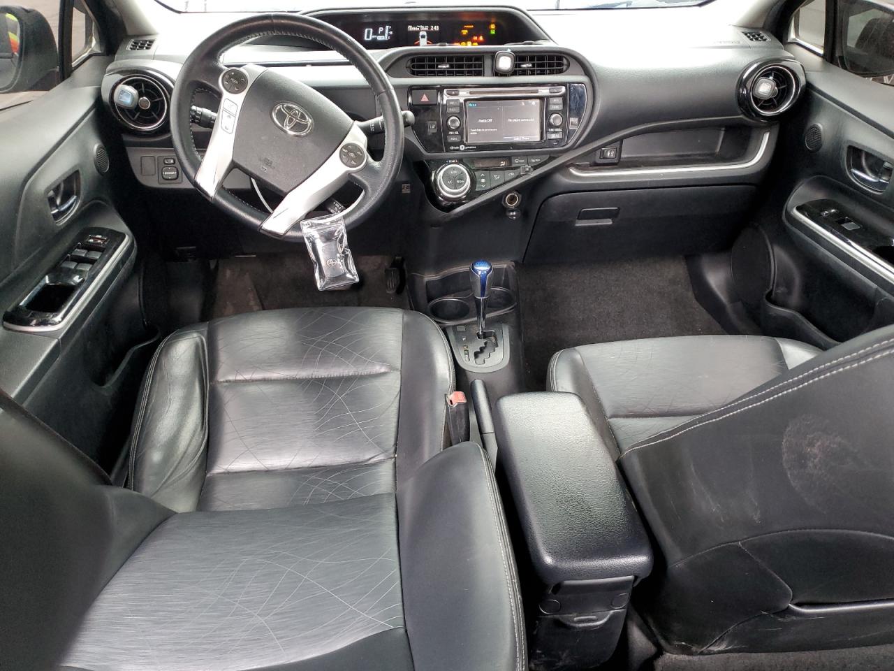2015 Toyota Prius - Image 8
